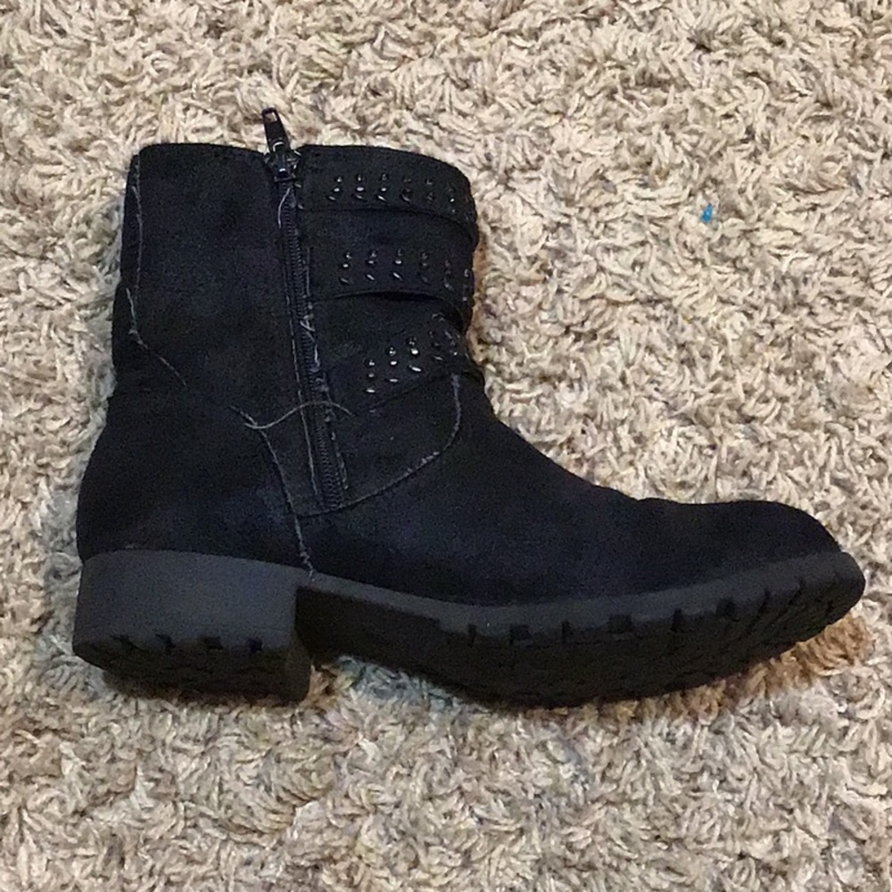 Boots - Picture 3 of 4